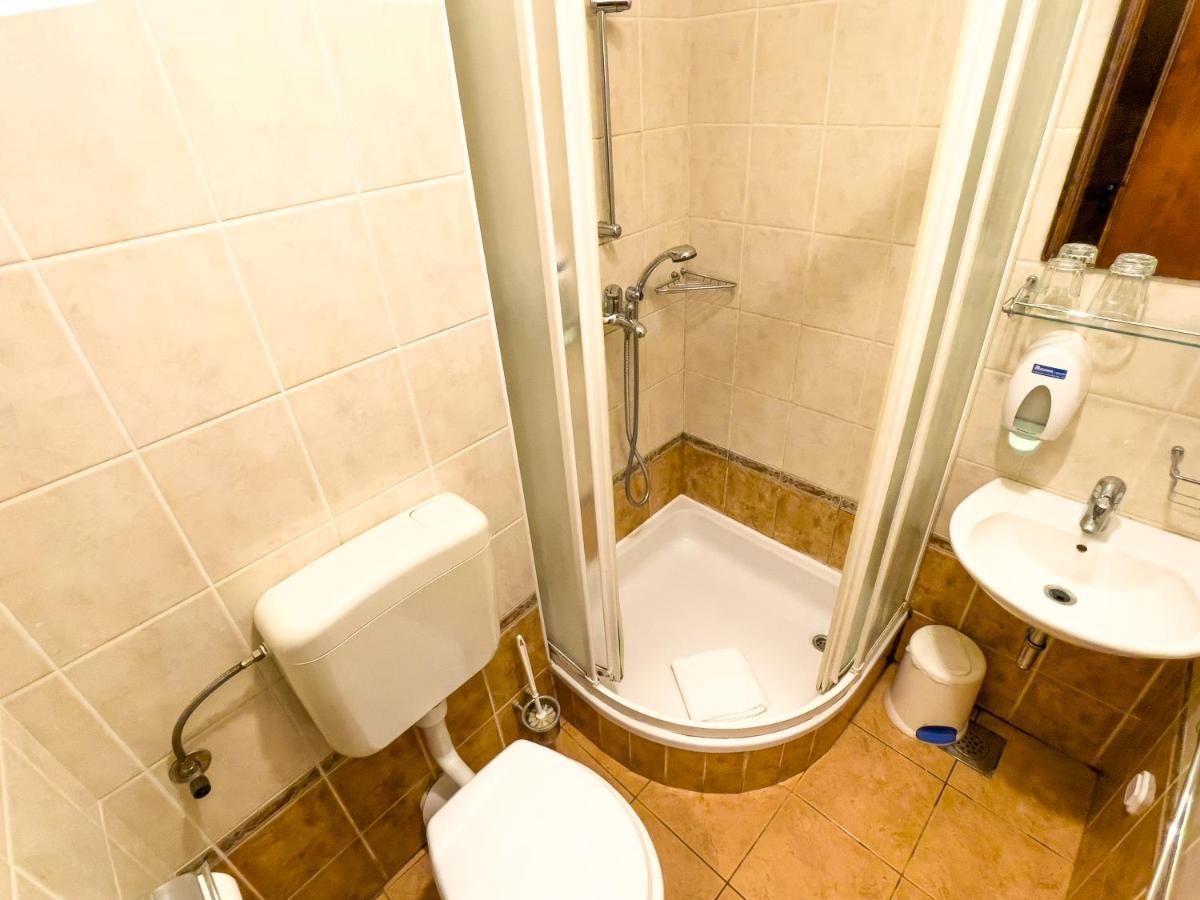 Grand - Premium Rooms & Apartments Selce Exteriör bild